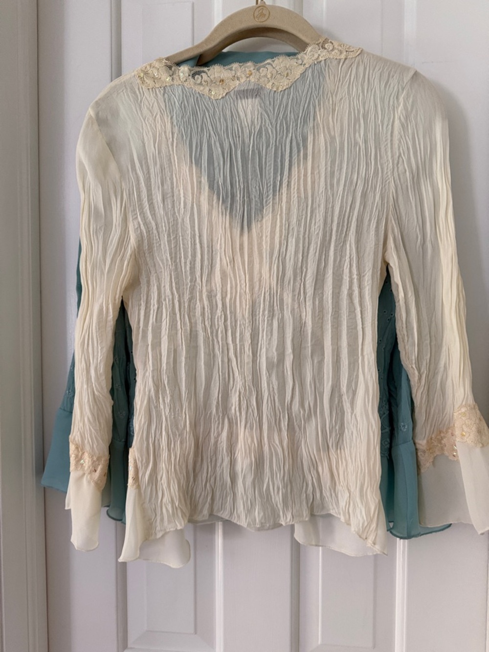 Two Allison Taylor Cream Lace-Trim Crinkle V-Neck Blouses size Medium - Picture 3 of 6